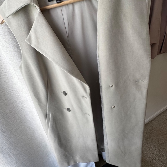 Ann Taylor Sleeveless Trench Blazer Vest – Size Small – Taupe Neutral - Picture 7 of 7